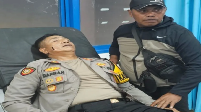 Kapolres Mamberamo Tengah AKBP Rahman terluka akibat terkena panah saat mengamankan aksi anarkis di Kobakma. (foto: Antara)